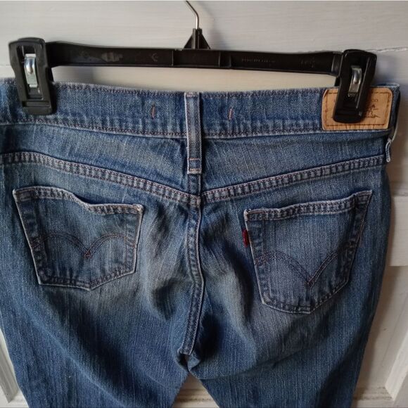 Lady's Classic Levi Cuffed Capris. - Picture 4 of 6